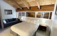 Easy walk to Canyon Lodge, private garage, EV charger. Great for families.