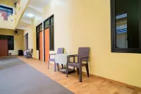 RedDoorz Syariah Near Jembatan Merah Plaza Hotels in Bubutan