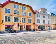 Meriton Old Town Garden Hotel Hotels near St Olaf's church