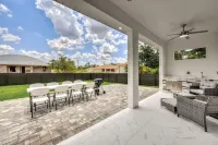 Modern Vacation Home Fully Fences Near Airport