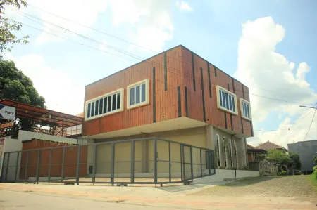 Allika Shakilla House 3 Syariah Limbangan Cianjur Отели рядом с достопримечательностью «Alun-Alun Cianjur»