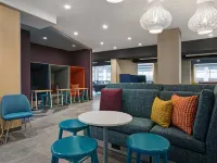 Tru by Hilton Milwaukee Downtown Hotels near Riverside Theater