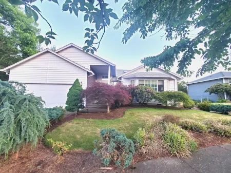 Gresham House: Your home away from home... A comfy, cozy corner of Gresham.