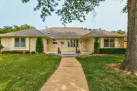 Luxurious Home - Family Game Room/ Huge Patio Hotels near Courtyard Plaza Shopping Center