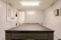 Victorian Retreat 2Bed/1Bath, Parking, Game Room