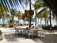 Noah Beach Hotel & Suites - Meerblick