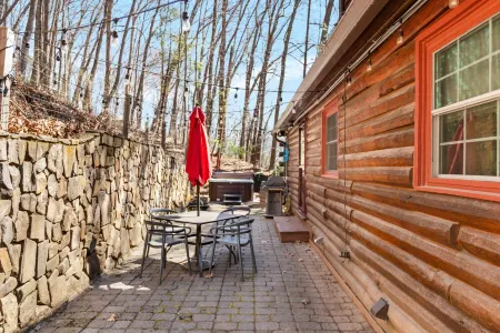 Lake J Log Cabin at Red Maple Retreat