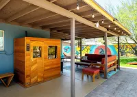 ~The Hummingbird House~  Sauna, Two King Beds, Mountain Views!