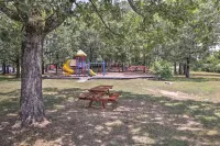 Fairfield Bay Gem w/ pool access and 4 Mi to Lake.