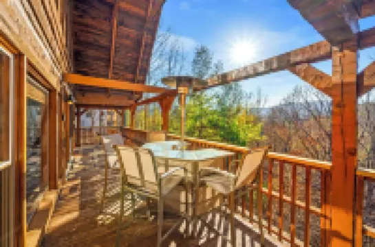 Hiking Bear Cabin: Smoky Mountain Escape + Games & Views