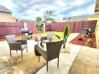 M2-Bungalow Home Quiet & safe 3bedroom 2 bath Foot of the mountain Kingbed!
