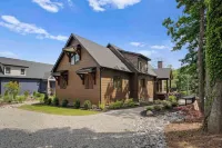 Black Bear & Blue Heron by Avantstay 2 Lakefront Homes, Sleeps 43 Pool, Dock, Theater