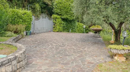 Villa CastleGrace Lake Garda - Italian Homing Отели в г. Padenghe sul Garda