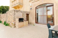 Villa Savona Sleeps 7 with Private Pool - balcony