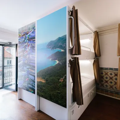 Lisbon South Hostel Hotels near كريستو ري