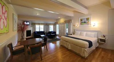 Colonial Inn Harbor Springs Hotels near Harbor Springs Lyric Theatre