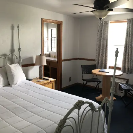 Catalina Island Seacrest Inn Hotels in Avalon