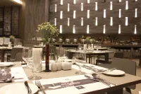 The Crystal Hotel Buriram - Formerly X2 Vibe Buriram - breakfast