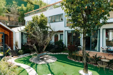 Nha Soi Homestay Dalat Отели рядом с достопримечательностью «Công viên Trung tâm Thành phố Mới Bình Dương»