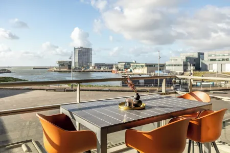 BizStay Harbour I Scheveningen Apartments Отели в г. Схевенинген