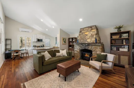 Elevated Potomac River Retreat - King Suite - River Front - Large Screened Porch