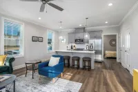 CC4-Awesome 3 Bedroom Townhome Perfect for Gamedays
