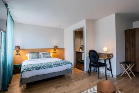 Hôtel l'Ouvrée Отели в г. Савиньи-ле-Бон