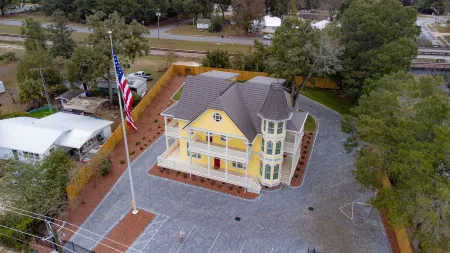 Sunbright Inn Отели в г. Дефьюниак Спрингс