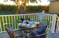 Cottage in The Rocks/Remodeled Bungalow nestled in the Vineyards & Orchards