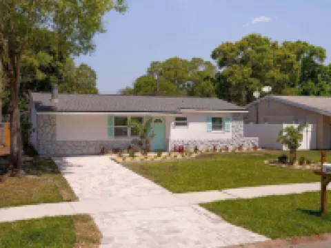 Heated Pool Close to St Pete Tampa Pet Friendly Hotels in Pinellas Park