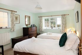 Woodcutter's Cottage - Country Retreat