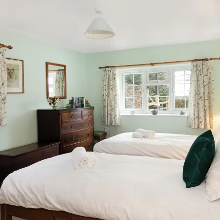 Woodcutter's Cottage - Country Retreat