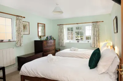 Woodcutter's Cottage - Country Retreat