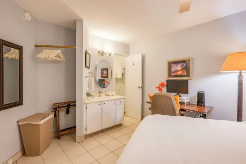 Romannas Golden Ray Oceanfront Condo - واي فاي