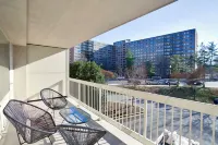 Comfortable 2BR Stay in Crystal City