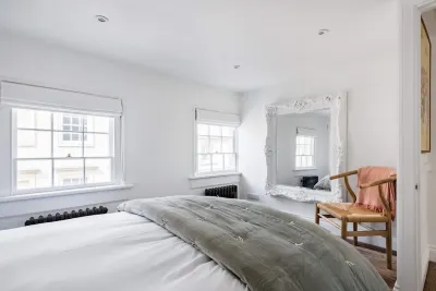 Central Georgian Townhouse with Free Parking