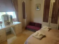 Myrtle Cottage Vacation Rooms Hotels in Bishopston
