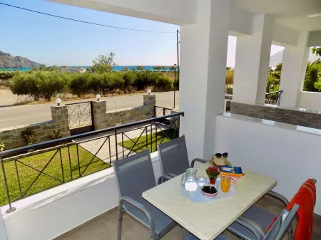 Eirini & Manolis Apartments Отели в г. Agios Vasileios