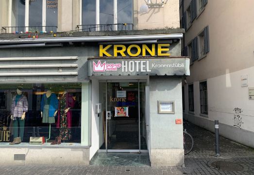 2. 팝업 호텔 크로..