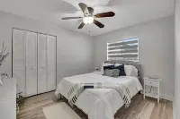 Boca Beauty - Stylish Home with Pool 3 Bedroom Home by RedAwning - balcony