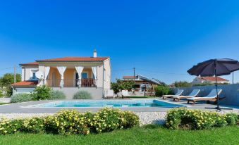 Villa in Debeljak with Private Pool