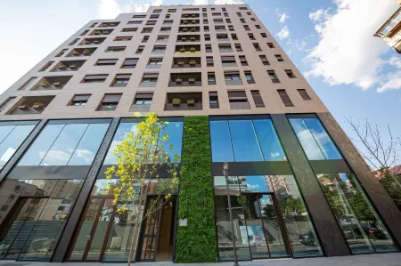 Central Chic Apartments Отели рядом с достопримечательностью «Postbllok - Checkpoint Monument»