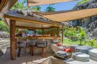 Barefoot Kuata Island Resort فنادق في Waya Island