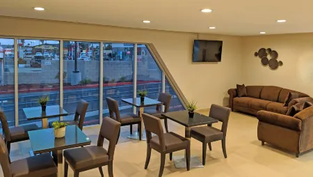 Epic Hotel Отели в г. Пико Ривера