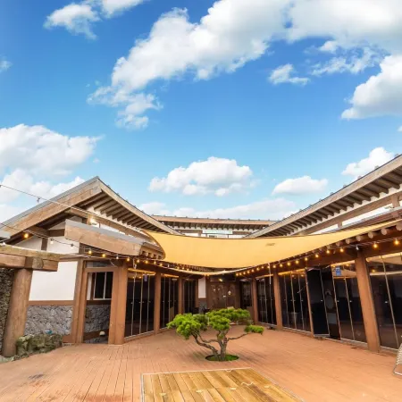 Jeju Bijasupgil15 Pension Отели рядом с достопримечательностью «Лес Биджарам»