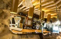 Quinta do Caminho, Al - bar