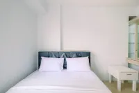 Comfort and Strategic 2Br at Bassura City Apartment - Kitchenette