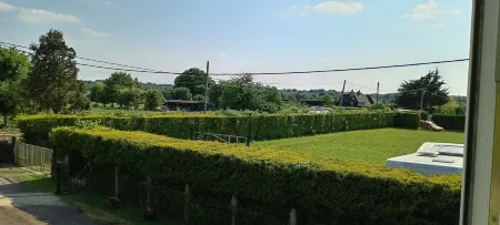 4 Bed House - Sleeps 10 - Pets - Parking - Wifi