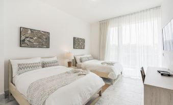 Penthouse w Jacuzzi Incl at Lake View