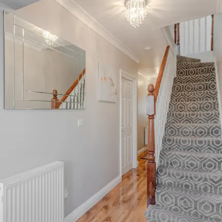 Apple House Wembley Twin Room Shared Bathroom